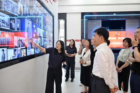 省总工会副主席吴雄刚来宜调研走进中辰电缆考察指导产改工作